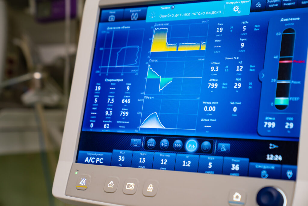 Monitor device for artificial lung ventilation during ventilator treatment
